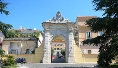 San Leucio vista da Piazza della Seta - foto E. Di Donato